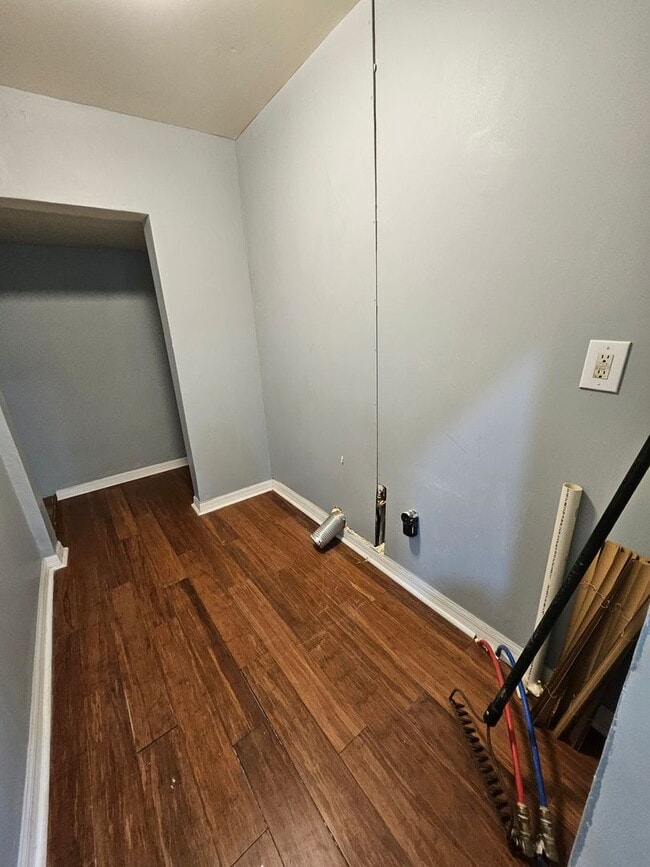 Photo - Lower 3 bedroom east side