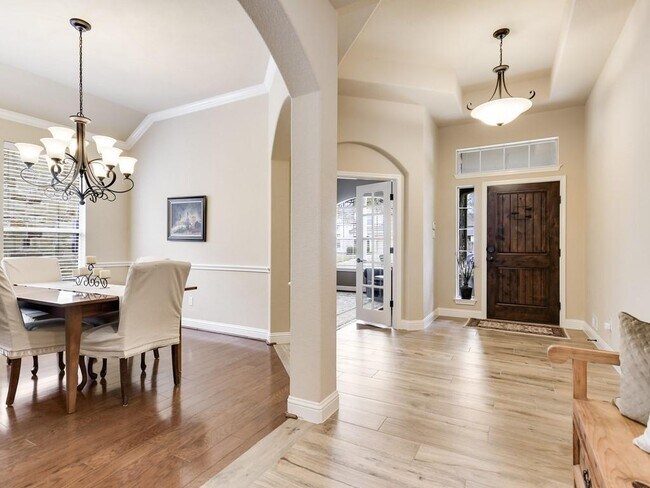 Photo - 310 Glen Hollow St