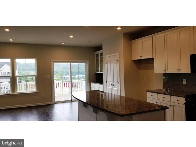 Photo - 510 Sapphire Dr