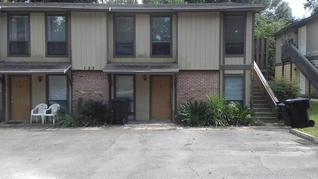 Building Photo - 2/1 Located close to Midtown and Tallahassee Mall. Unit B