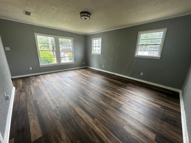 Photo - Gorgeous 3 bedroom Home In