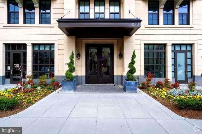 Building Photo - 1011 M St NW Unit 407 Rental