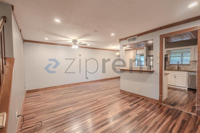 Photo - Unit 403
