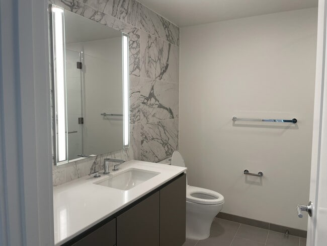 Photo - 2510 6th Ave Unidad 2206