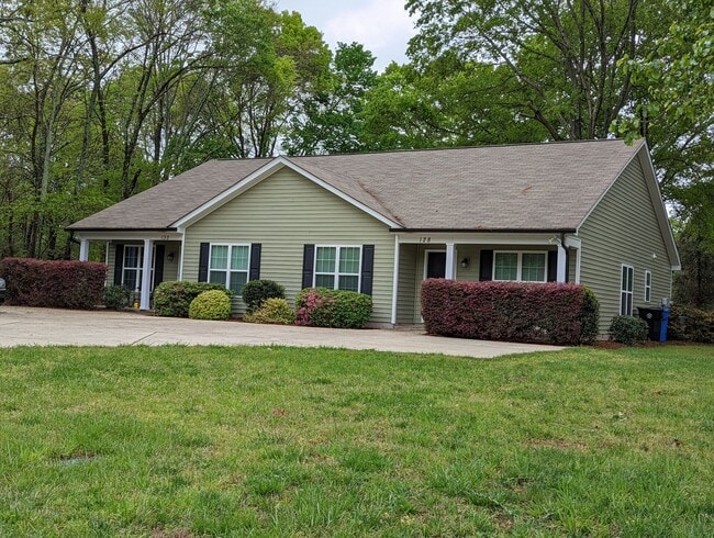 Building Photo - 2BD/2BA-Mooresville- Landscaping Included