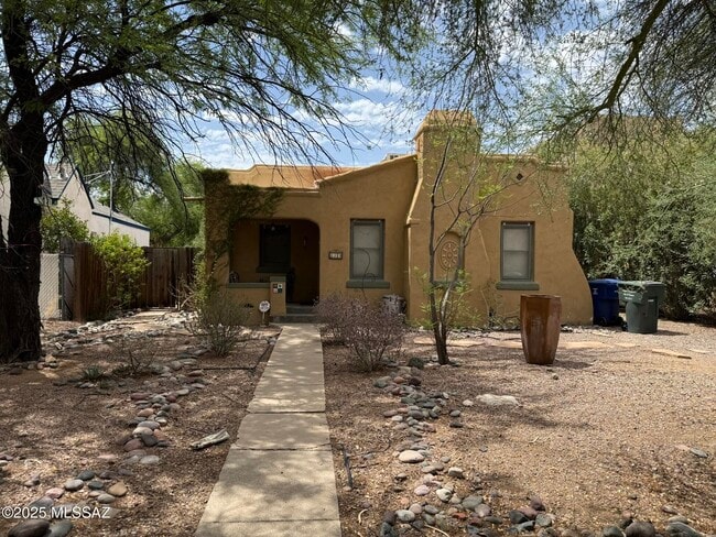 Photo - 2310 E Helen St