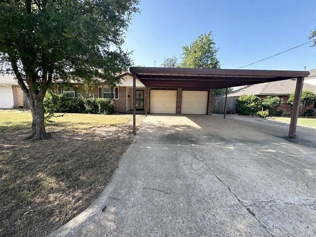 Building Photo - 208 Cherrywood Dr