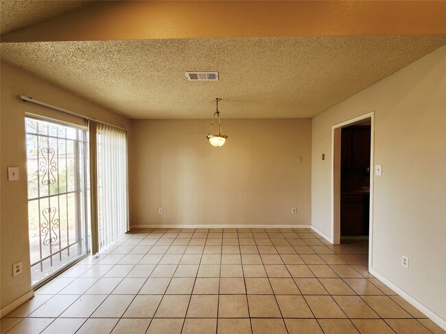 Photo - 9607 Hanford St