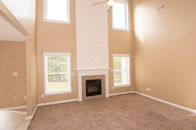 Photo - Beautiful 3 Bed, 2 Bath In Well Maintaine Community