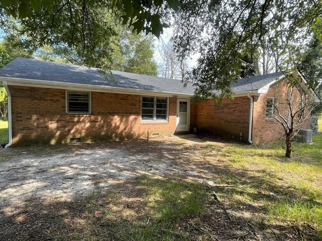 4 BED, 2 BATH LOCATED IN BISCOE! - 4 BED, 2 BATH LOCATED IN BISCOE! House