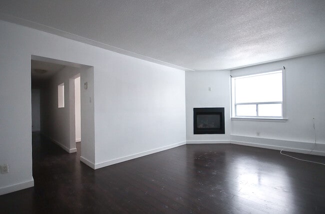 Building Photo - 169 Lancaster St W Unit 12