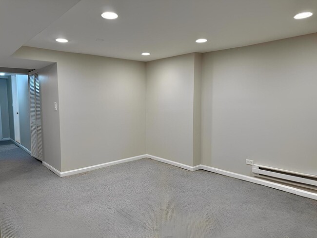 Photo - 4877 N Ashland Ave