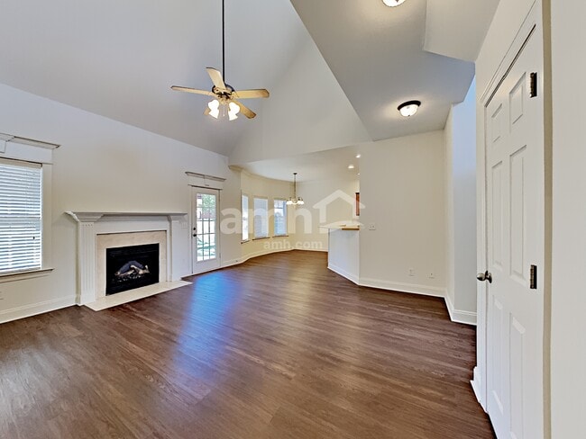 Photo - 5125 Macarthur Ave