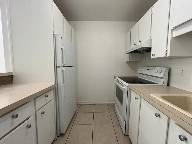 Photo - 1Bd/1Ba Condo in West Haven/Sylvan w/ Carp... Unit E