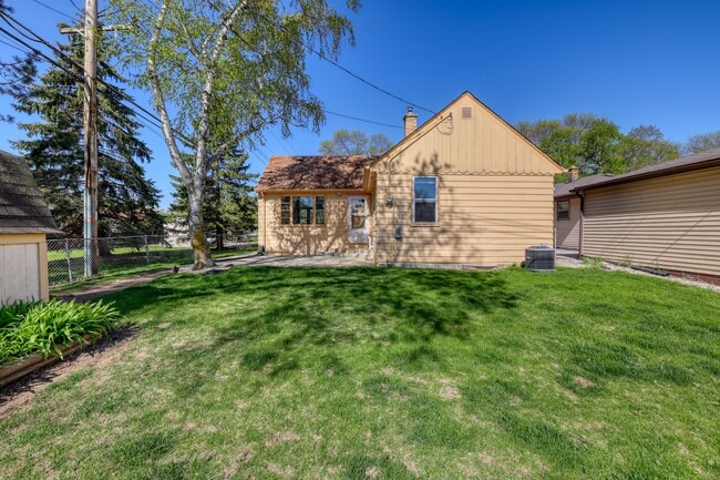 Photo - 4834 N 106th St