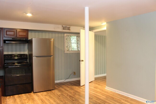 Photo - 2702 Evergreen St SE