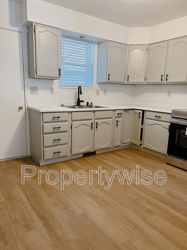 Photo - 770 N Main St Unit 2