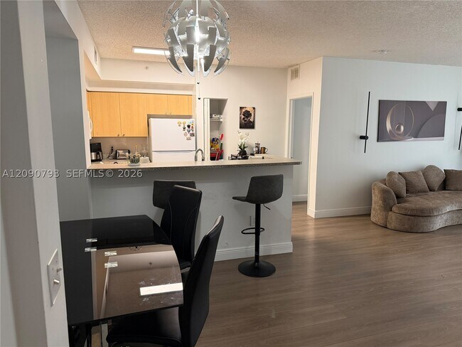 8020 N Nob Hill Rd Unit 204