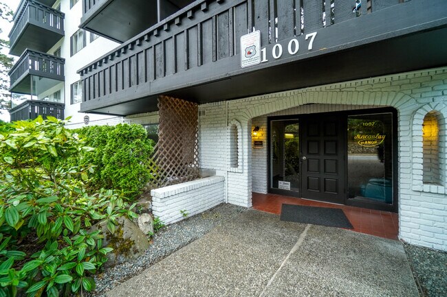 Photo - Macaulay Manor Apartments