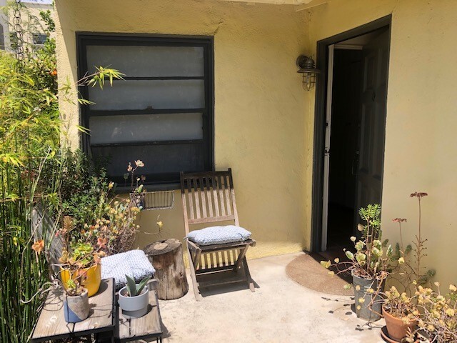 Front Patio - 810 N Las Palmas Ave Unit 812.5