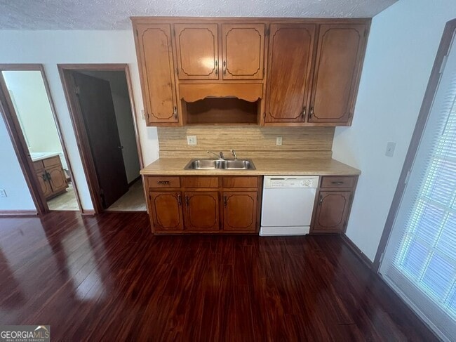 Photo - 986 Locust Dr NE