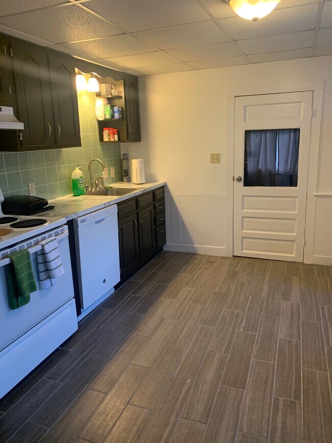 Kitchen - 938 Vine St Unit 2