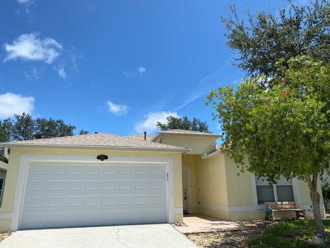 Building Photo - 4346 Four Lakes Dr