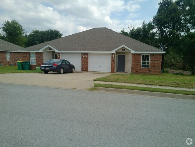 Building Photo - 251-251 Graystone Cir Unit 249 Graystone Rental