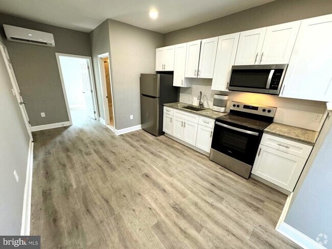 Building Photo - 2417 W Jefferson St Rental