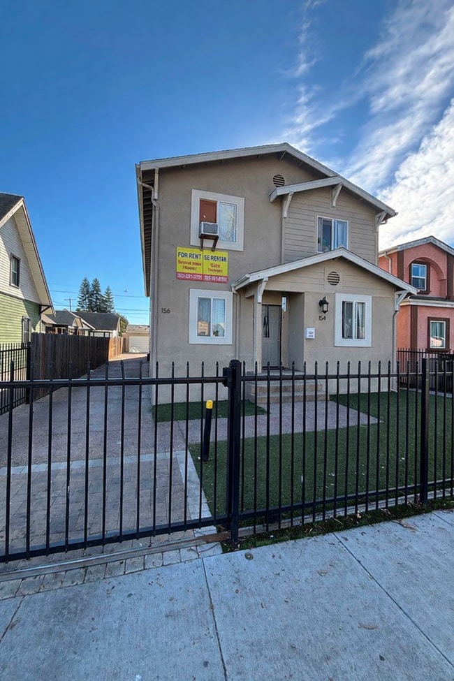 Building Photo - 156 E 67th St