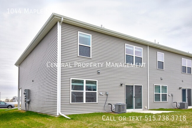 Photo - 1044 Maple St