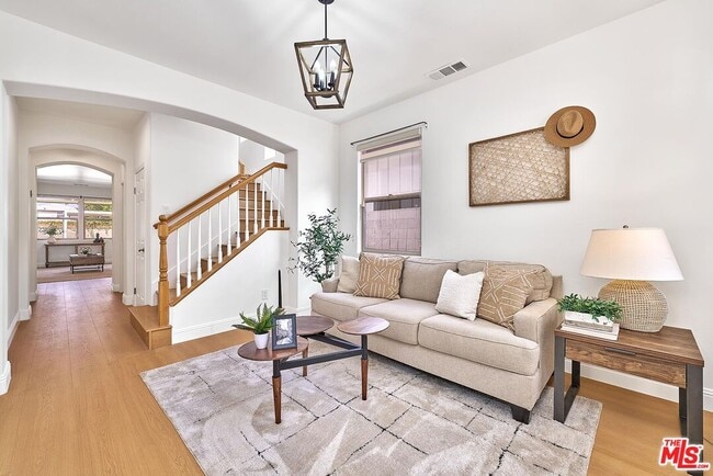646 N Sierra Bonita Ave