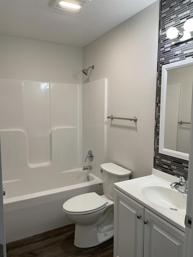 Photo - 122 S Russell Ave