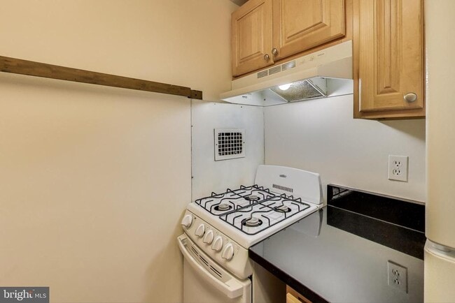 Building Photo - 4 Monroe St Unit 911