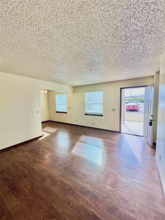 Photo - 309 Falcon Ct Unidad 1