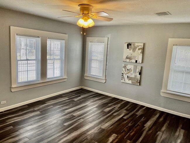 Photo - 106 N Eastwood St