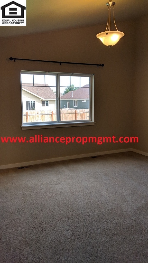 Photo - Spacious 3 bedroom house with fenced back yard