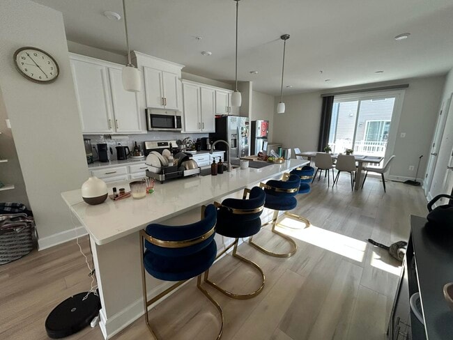 Kitchen and dining area - 3503 Carnaby St