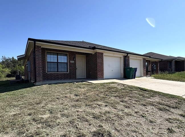 Building Photo - 2812 Ashley Dr Unit 2812 Rental