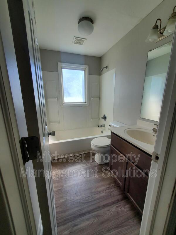 Photo - 1857 E 8th St