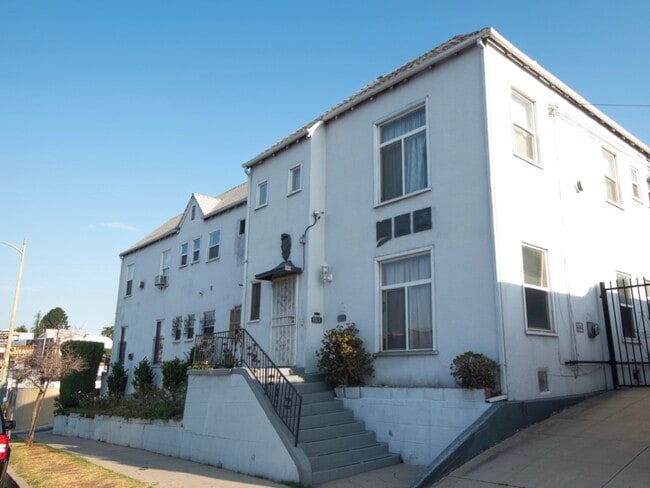Photo - 4915 San Vicente Blvd Unit LARGE UPPER ONE BD DUPLEX