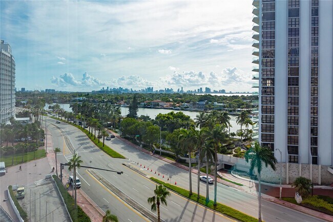 Building Photo - 5445 Collins Ave Unit 1108