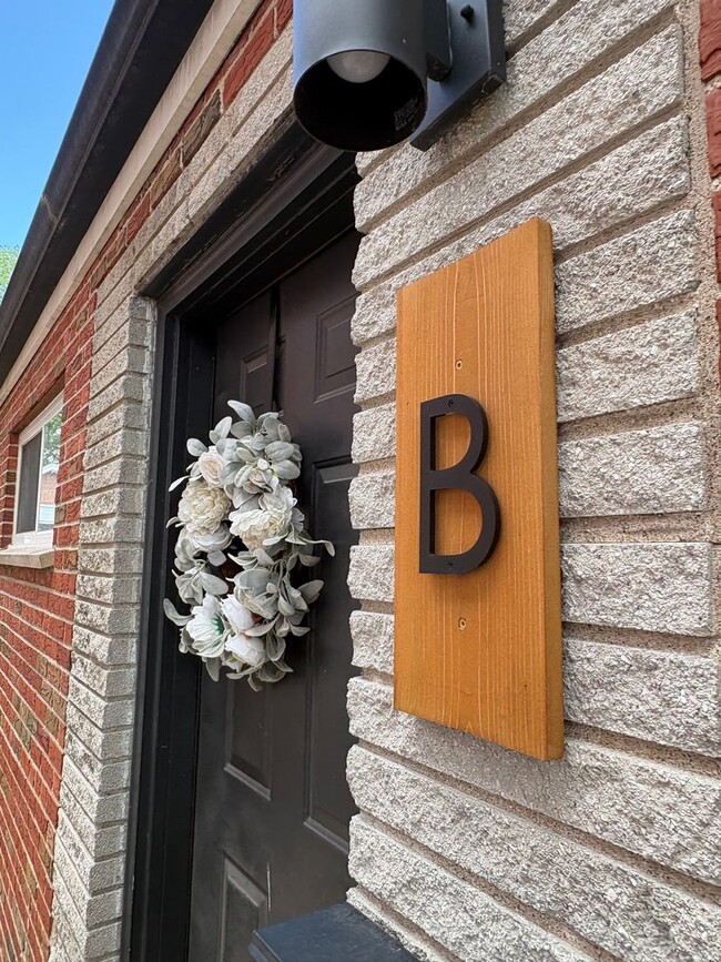 Building Photo - Inviting 1 bed/1bath in Benton Park West Unit B