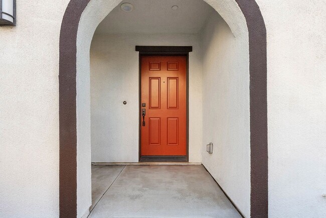 Building Photo - One Month Free Rent