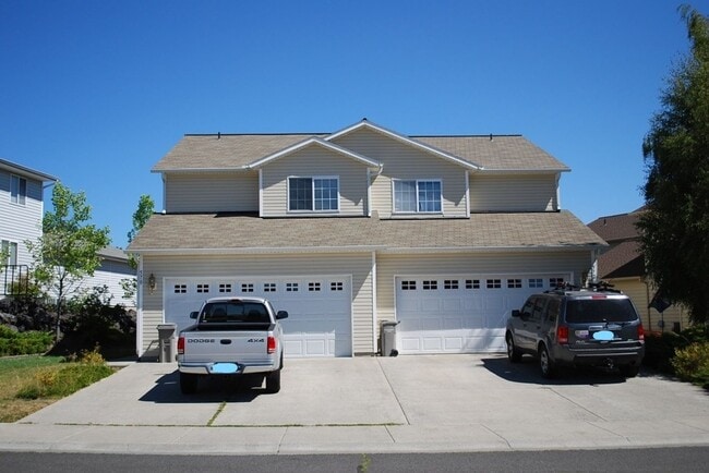 Building Photo - 570-572-572 Shoemaker Pl Unit 572