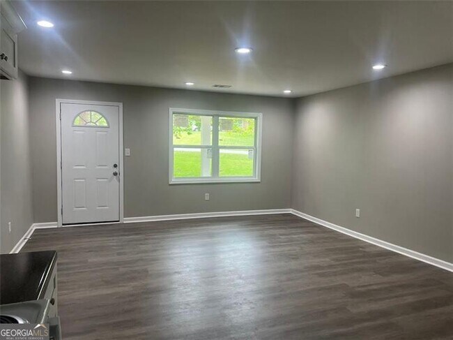 Photo - 1996 Chestnut Log Dr