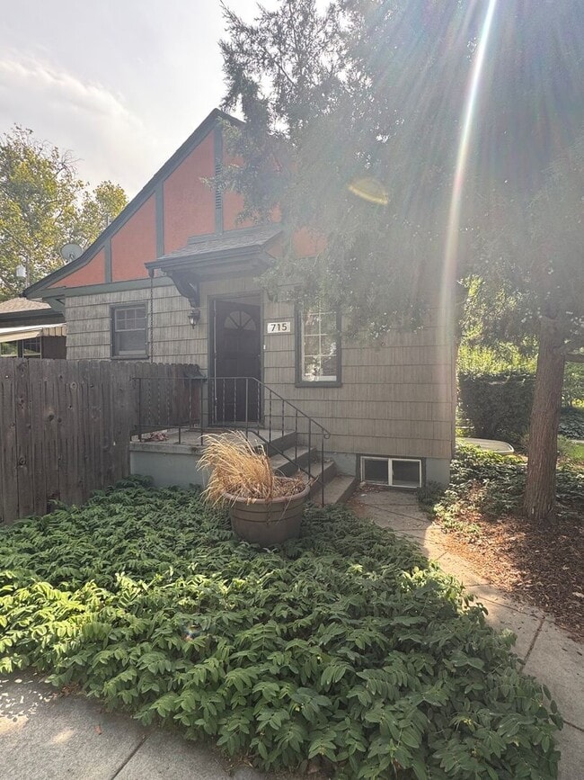Building Photo - 1216 N 8th St Rental