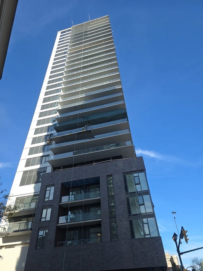 Building Photo - 1 BED - 1 BATH - BURLINGTON - CONDO Unit 1
