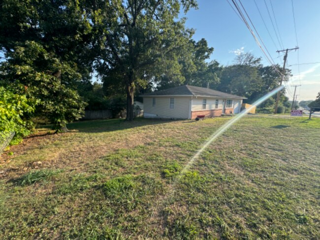 Photo - 418 E 4th St