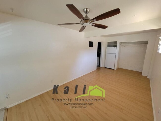 Photo - 1944 Oxford Ave